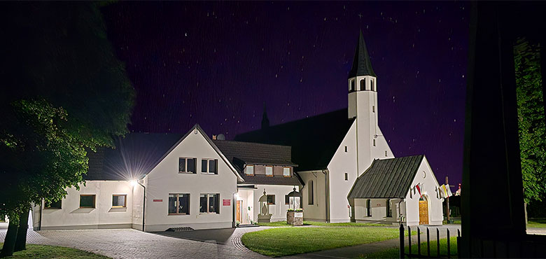 Kościół w Sadlinkach maj 2024