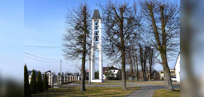 Kościół Sadlinki - dzwonnica